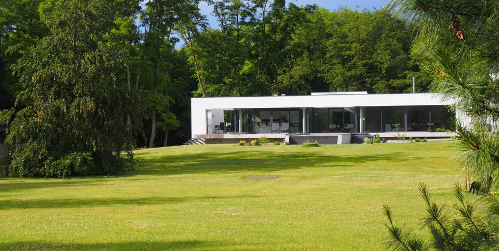 Projet CS - Le pavillon vu depuis le parc