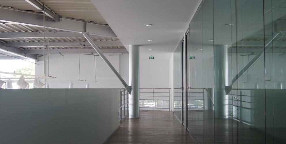 Projet DVWC - Vue depuis la mezzanine, l'administration surplombent le showroom