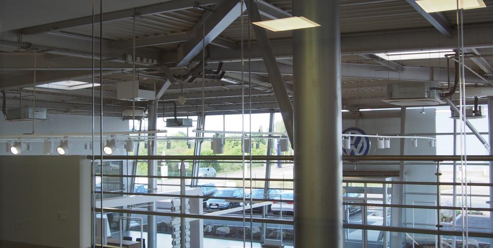 Projet DVWC - Relation visuelle entre un bureau administratif et le showroom