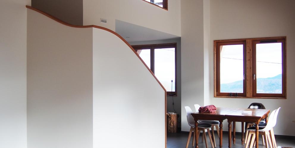 Projet JEE - L'escalier déborde dans l'espace de vie et créer un balcon