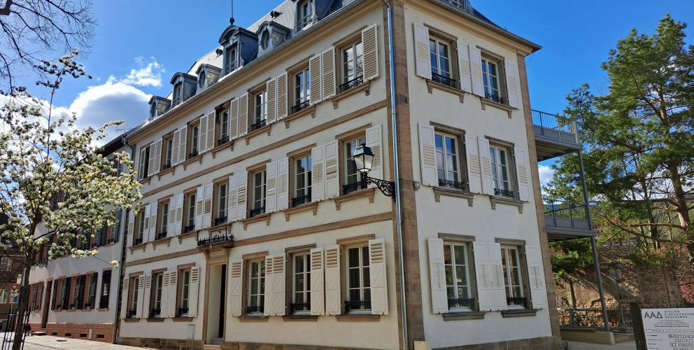 Projet FP - L'ordonnancement des façades sur rue est rythmé par une trame régulière.